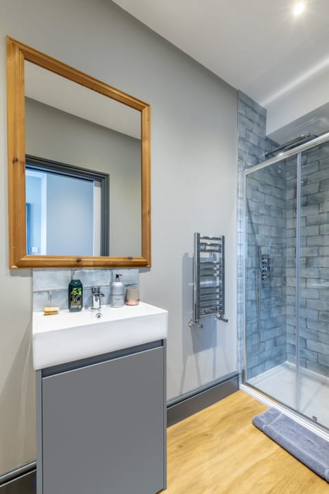 Deluxe Double Room, Ensuite, Sea View | Bathroom