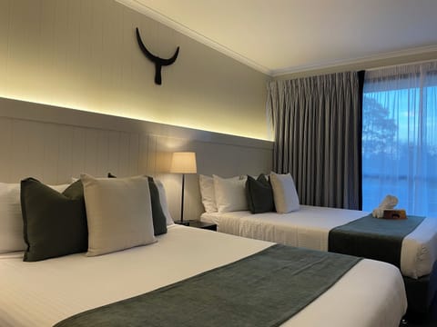 Twin Premium Room | Pillowtop beds, desk, laptop workspace, blackout drapes