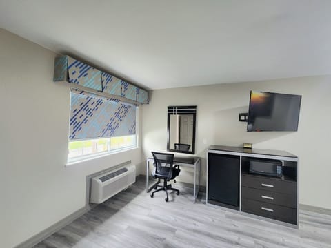 Suite, 1 King Bed, Non Smoking (One-Bedroom) | Pillowtop beds, desk, blackout drapes, iron/ironing board