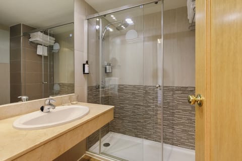 Shower, eco-friendly toiletries, hair dryer, towels