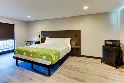 Desk, blackout drapes, free WiFi, bed sheets