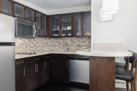 Full-size fridge, microwave, stovetop, dishwasher