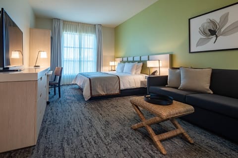 Premium bedding, desk, iron/ironing board, free WiFi