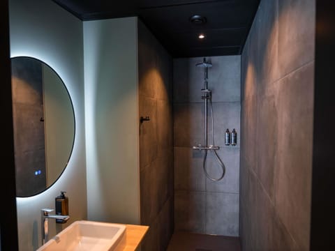 Minibar, in-room safe, desk, laptop workspace