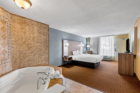 Iron/ironing board, free WiFi, bed sheets, alarm clocks