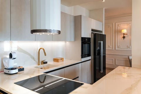 Design Sea View & Loggia, Three Bedroom Apartment | Private kitchen