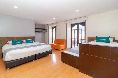 Quadruple Room | Hypo-allergenic bedding, iron/ironing board, free WiFi, bed sheets