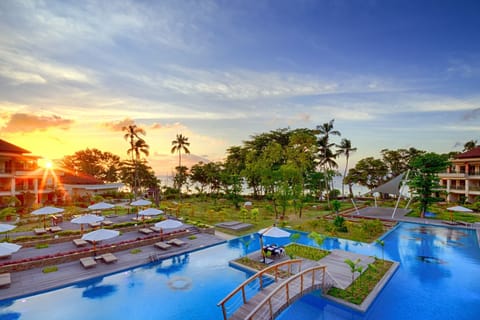 2 outdoor pools, pool umbrellas, sun loungers