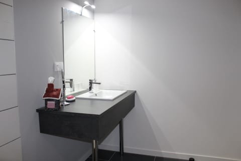 Double Room, Accessible, Ensuite | Bathroom