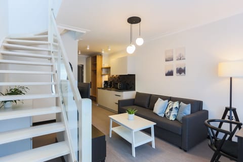 Comfort Apartment | Living area | 40-inch flat-screen TV with cable channels, TV