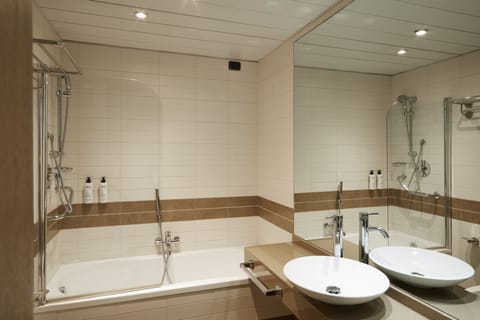 Family Room | Bathroom | Towels