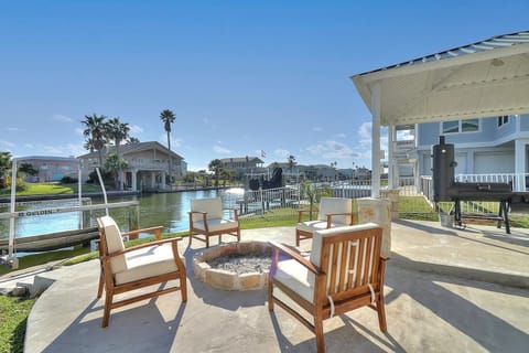 House, 4 Bedrooms | Balcony