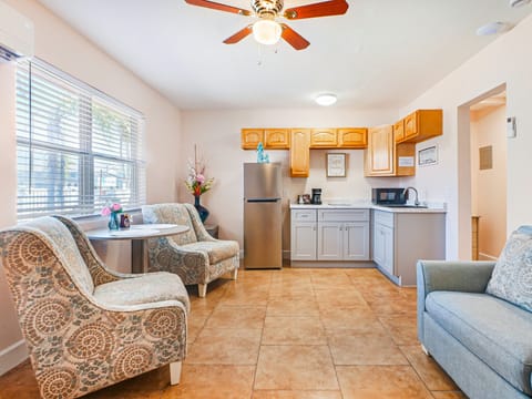 Standard Apartment, 1 Queen Bed with Sofa bed | Living area | 35-inch flat-screen TV with cable channels, TV, Netflix