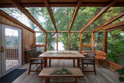 Cabin | Dining room