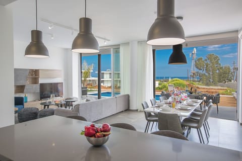 Villa, 4 Bedrooms, Private Pool, Garden View | Dining