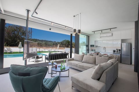 Villa, 5 Bedrooms, Private Pool, Garden View | Living area