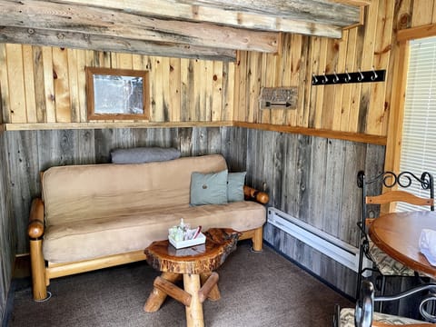 Deluxe Cabin | Free WiFi, bed sheets
