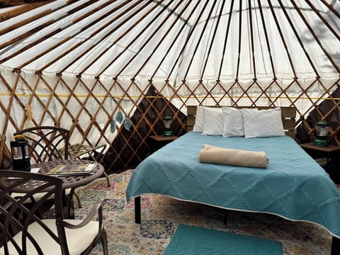 Deluxe Tent | Free WiFi, bed sheets