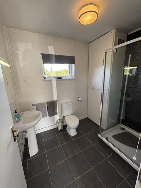 Comfort Double Room, Accessible, Ensuite | Bathroom