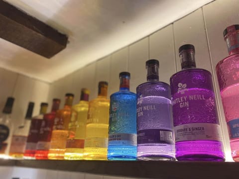 Comfort Double Room, Accessible, Ensuite | Bar (on property)