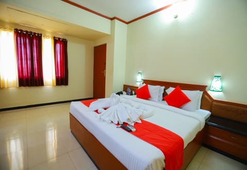 Premium bedding, WiFi (free), bed sheets