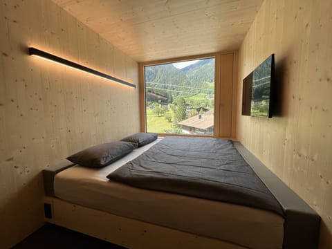 Smart Cabin Top Floor | Hypo-allergenic bedding, soundproofing, free WiFi, bed sheets