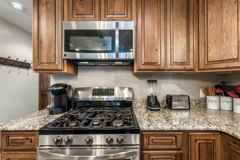 Studio (3 Bedrooms) | Property amenity