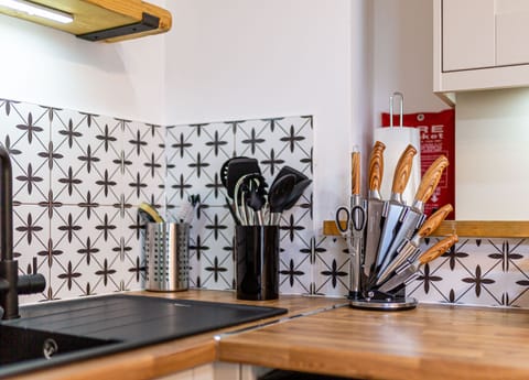 House, 2 Bedrooms, Non Smoking | Private kitchen | Full-size fridge, microwave, stovetop, coffee/tea maker