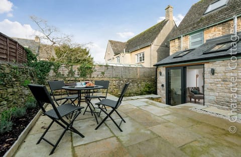 Cottage | Balcony