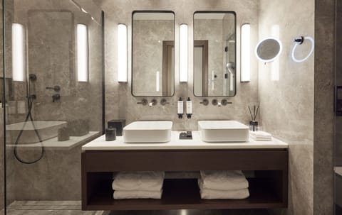 Mediterranee Grand Suite Sea Front | Bathroom | Rainfall showerhead, eco-friendly toiletries, bathrobes, slippers