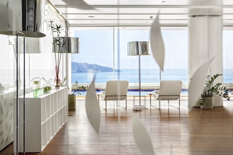 Couples treatment rooms, sauna, hot tub, steam room, hot springs