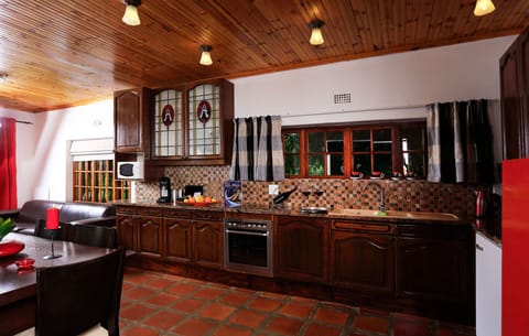 Deluxe Suite, Multiple Beds, Jetted Tub, Pool View | Private kitchen | Fridge, espresso maker, coffee/tea maker, electric kettle