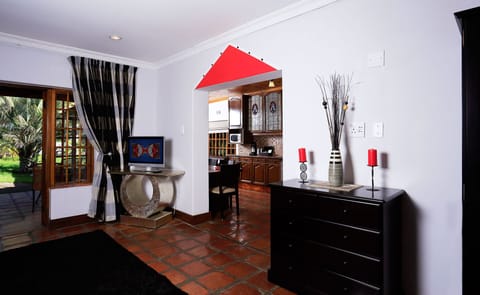 Deluxe Suite, Multiple Beds, Jetted Tub, Pool View | Premium bedding, minibar, in-room safe, blackout drapes