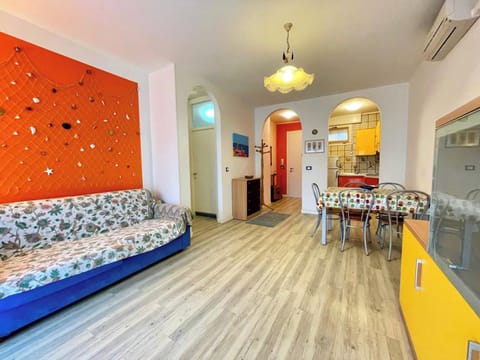 Apartment, 1 Bedroom, Balcony, Ocean View | Living area