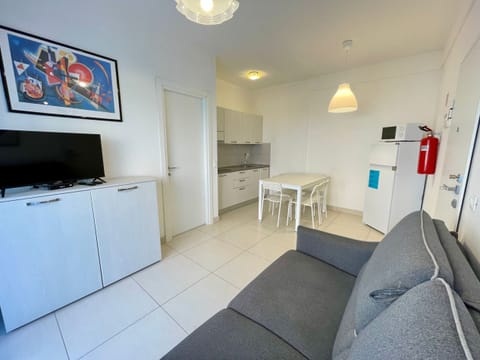 Apartment, 2 Bedrooms, Patio, Garden View | Room amenity