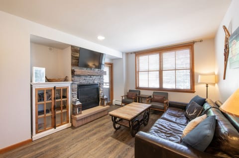 Condo, 2 Bedrooms | Living area