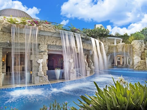 Couples treatment rooms, sauna, hot tub, steam room, body treatments