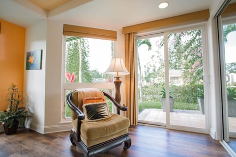 Condo, 3 Bedrooms | Living room | Smart TV