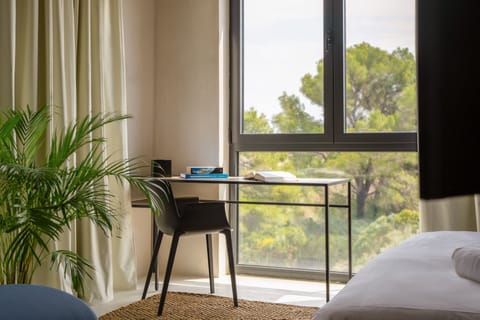 Deluxe Room, Multiple Beds | Desk, soundproofing, iron/ironing board, free WiFi