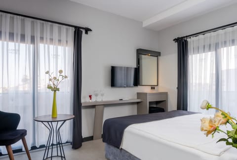 Junior Suite | Premium bedding, Tempur-Pedic beds, free minibar, in-room safe