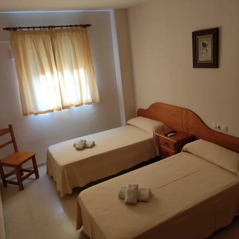 Basic Twin Room | Free WiFi