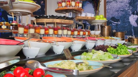 Daily buffet breakfast for a fee