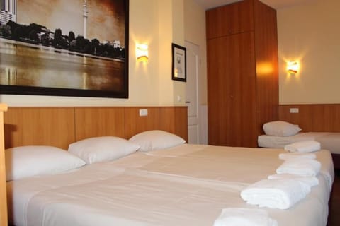 Quadruple Room | Desk, iron/ironing board, free WiFi, bed sheets