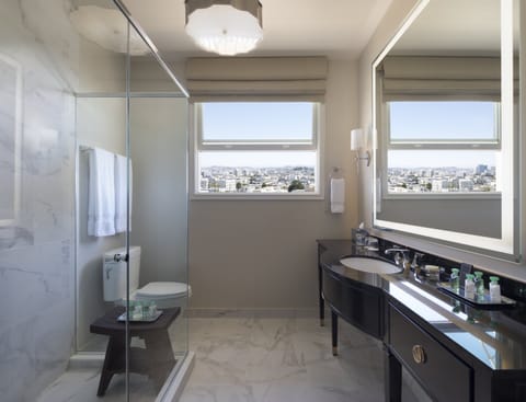 In-room safe, desk, iron/ironing board, free WiFi