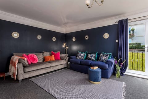 Panoramic Apartment, Private Bathroom, Garden View | Lounge