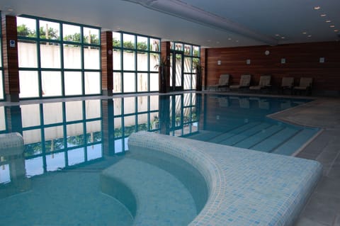 Indoor pool, sun loungers