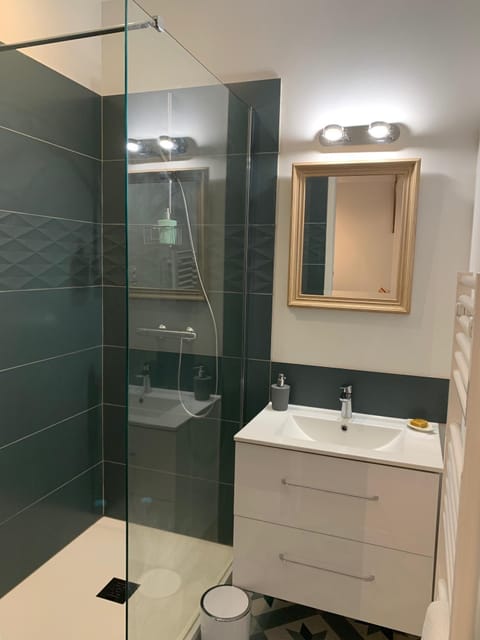 Deluxe Suite, Ensuite, Park View (Chambre des Filles) | Bathroom