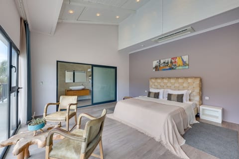 Junior Suite | Free minibar items, in-room safe, soundproofing, free WiFi