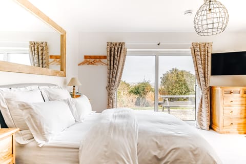 The Lodge Studio | Egyptian cotton sheets, premium bedding, pillowtop beds