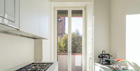 Suite Lanzone ( Via Lanzone 11 ) | Private kitchen | Fridge, microwave, espresso maker, coffee/tea maker